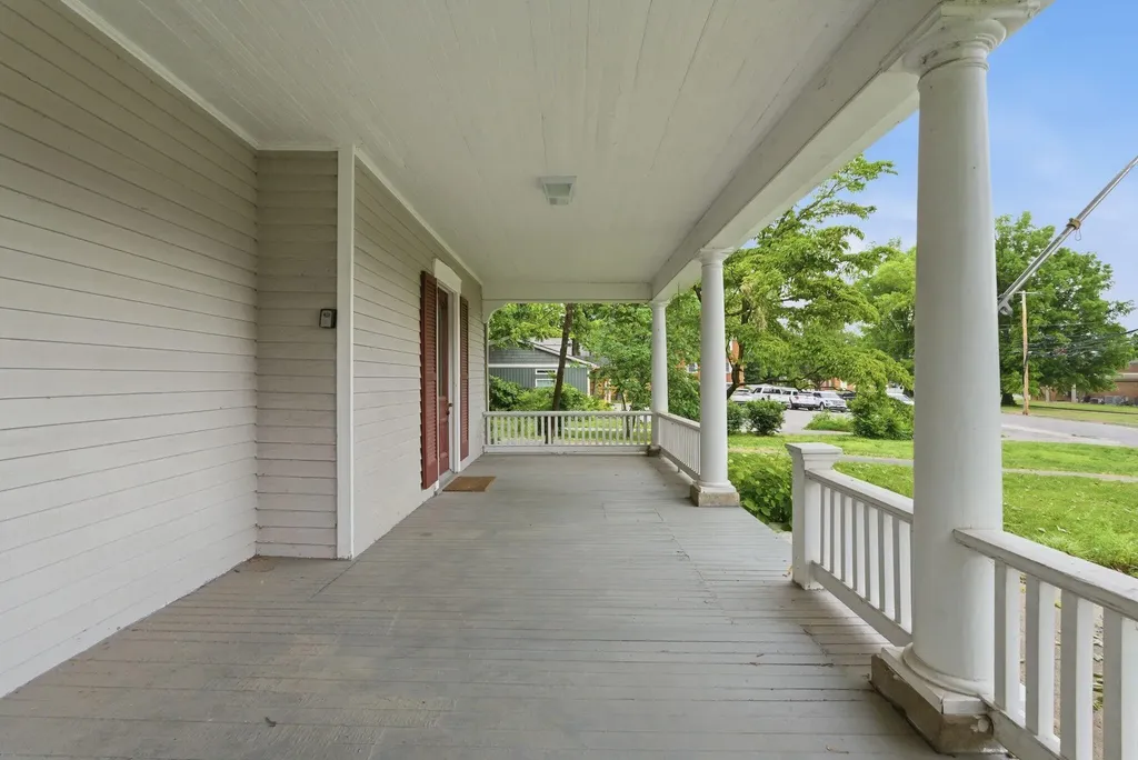 115 High Street Versailles KY 40383