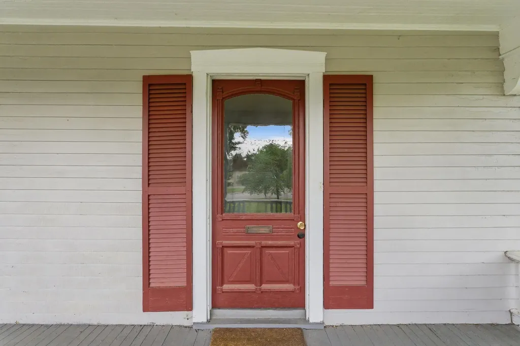 115 High Street Versailles KY 40383