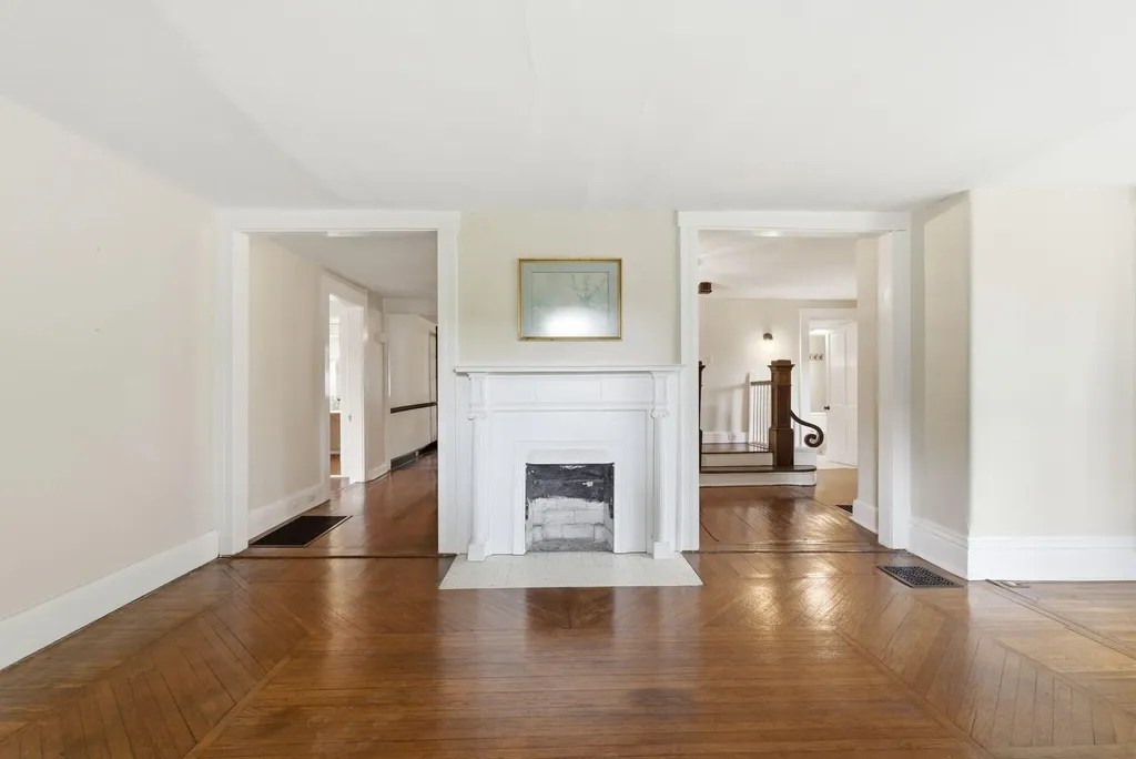 115 High Street Versailles KY 40383