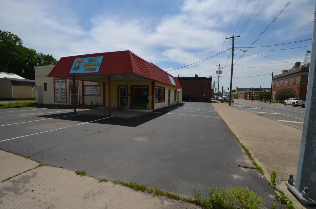 120 E Lexington Street Harrodsburg KY 40330