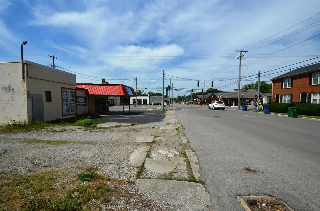 120 E Lexington Street Harrodsburg KY 40330