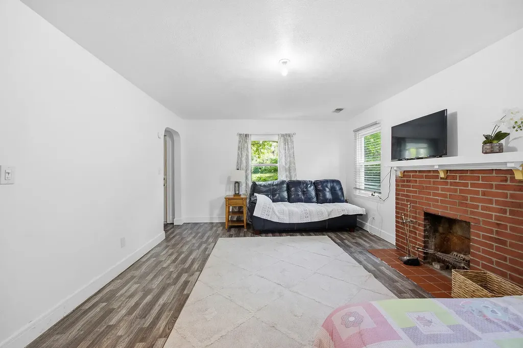 173 1/2 E Main Street Frankfort KY 40601