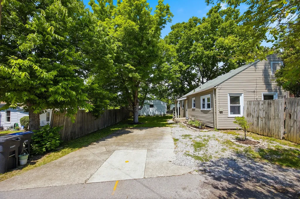 173 1/2 E Main Street Frankfort KY 40601