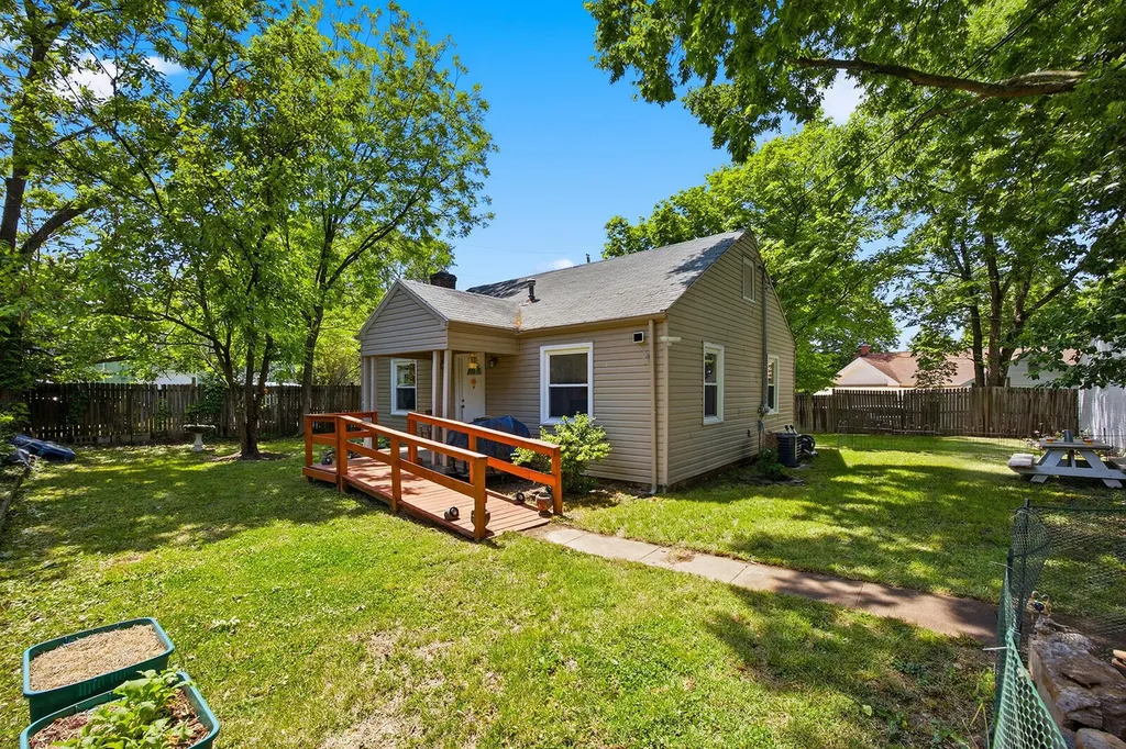 173 1/2 E Main Street Frankfort KY 40601