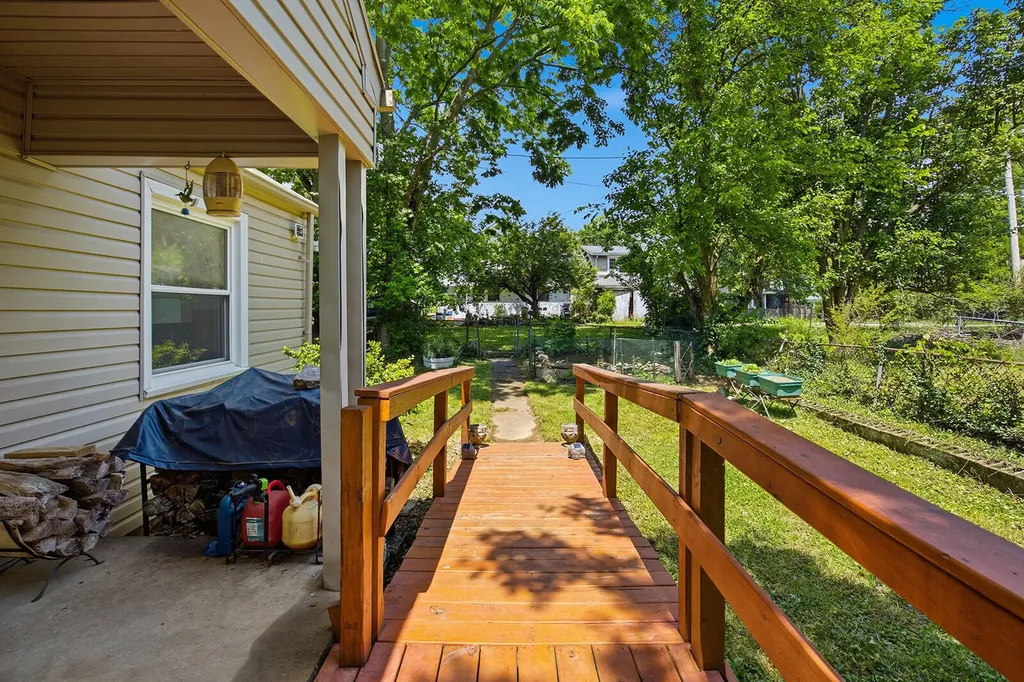 173 1/2 E Main Street Frankfort KY 40601