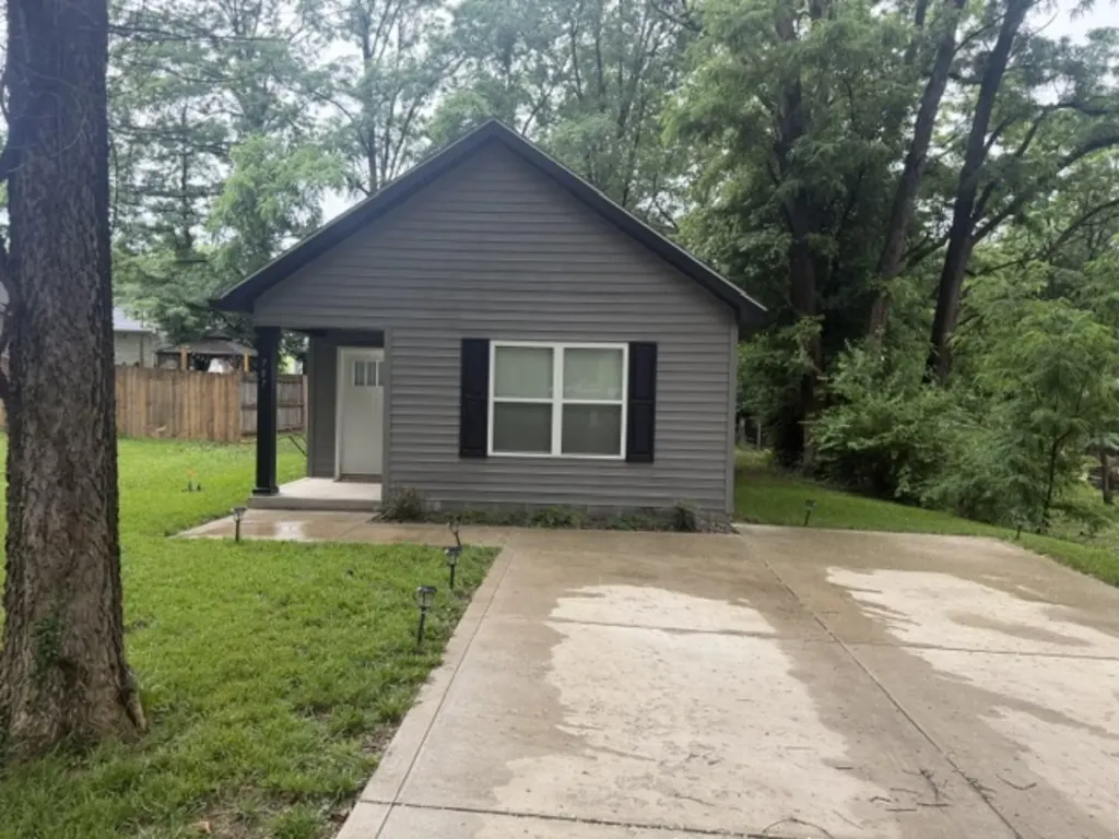 707 Edelen Avenue Bardstown KY 40004