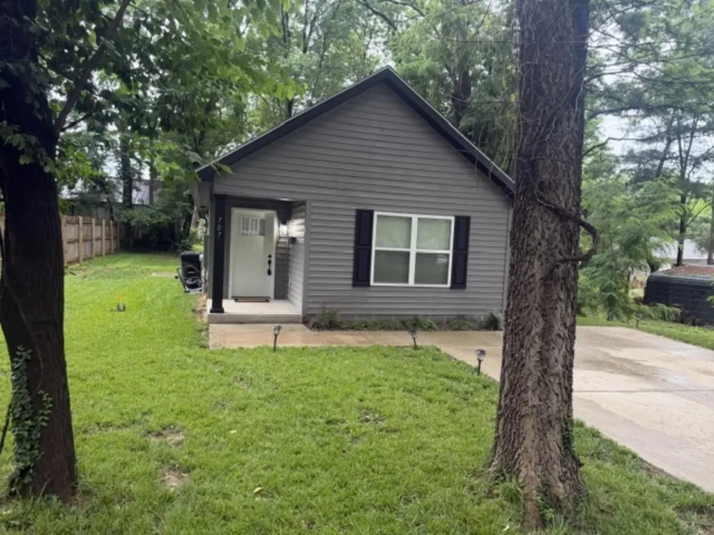 707 Edelen Avenue Bardstown KY 40004