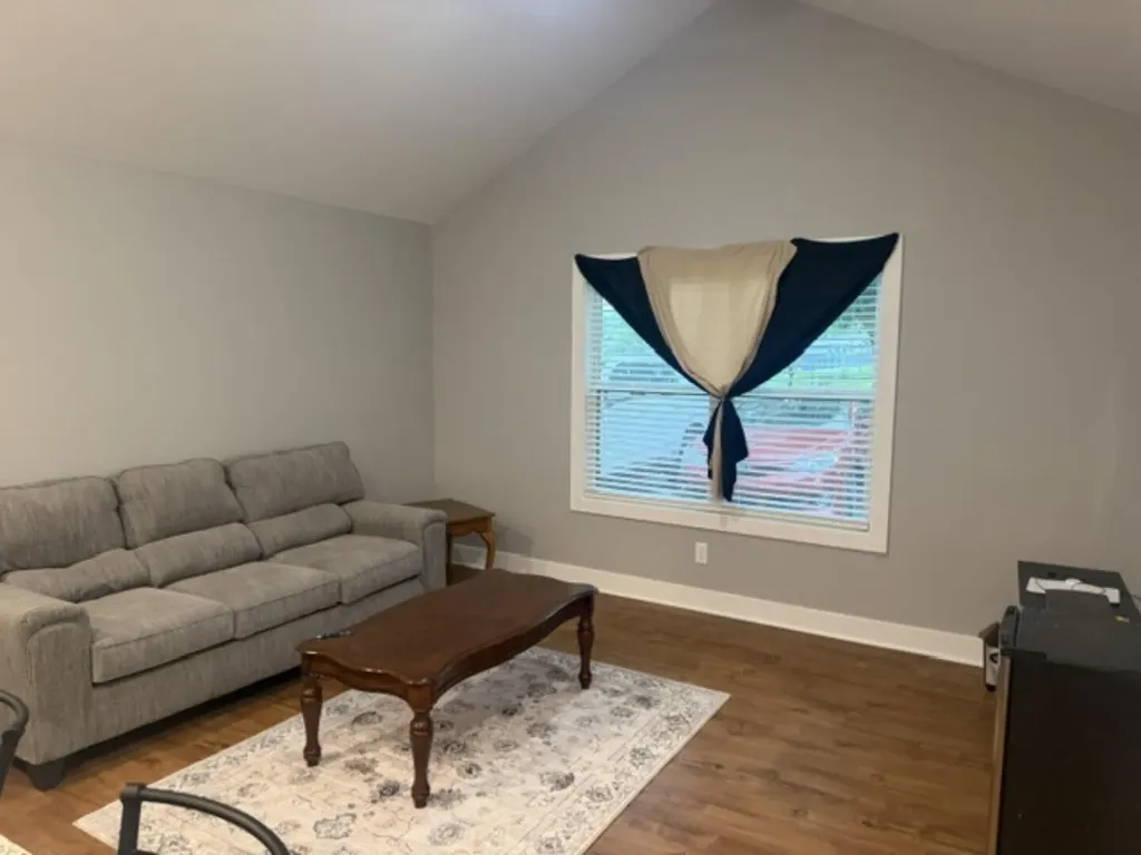 707 Edelen Avenue Bardstown KY 40004