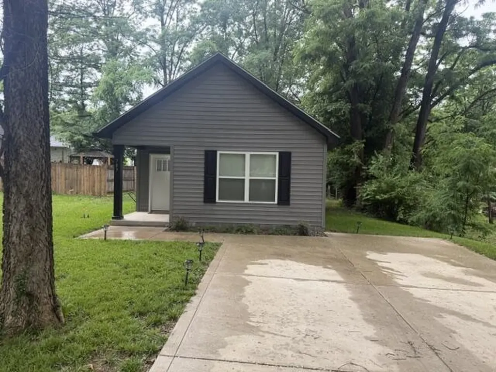 707 Edelen Avenue Bardstown KY 40004