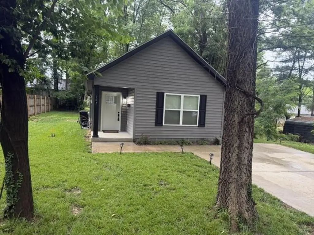 707 Edelen Avenue Bardstown KY 40004
