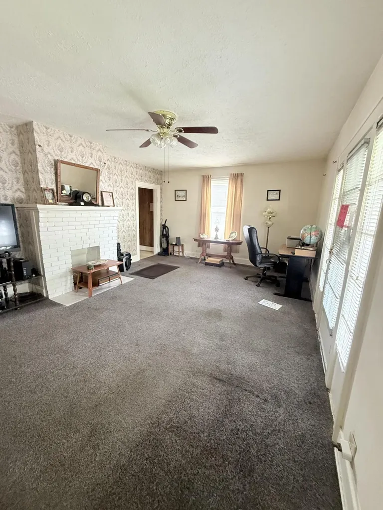 110 Estill Avenue Irvine KY 40336