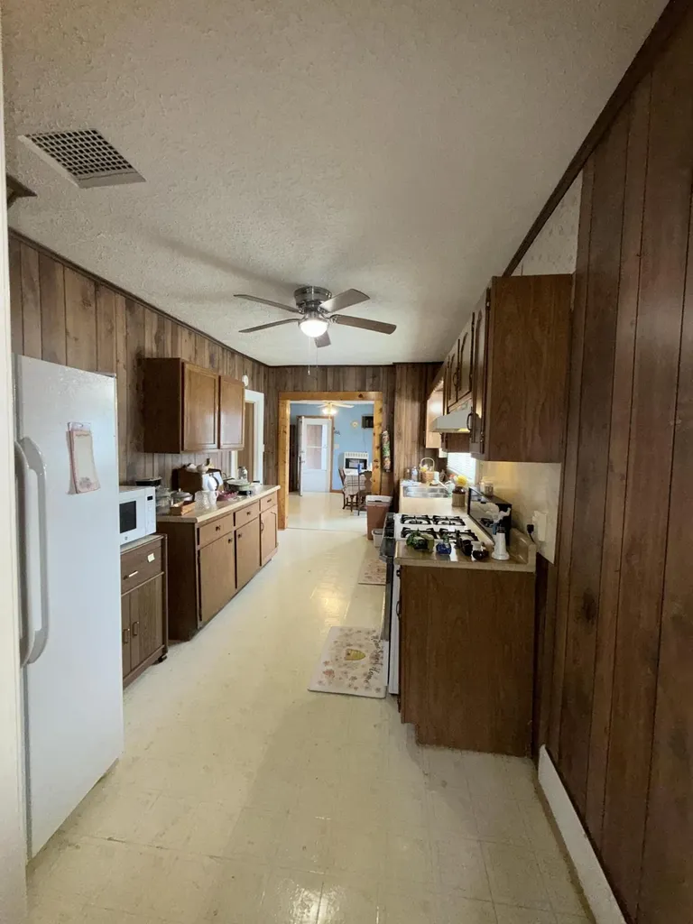 110 Estill Avenue Irvine KY 40336