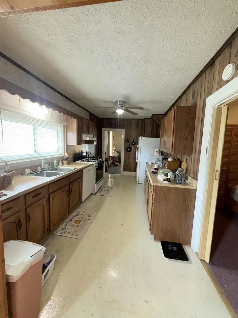110 Estill Avenue Irvine KY 40336
