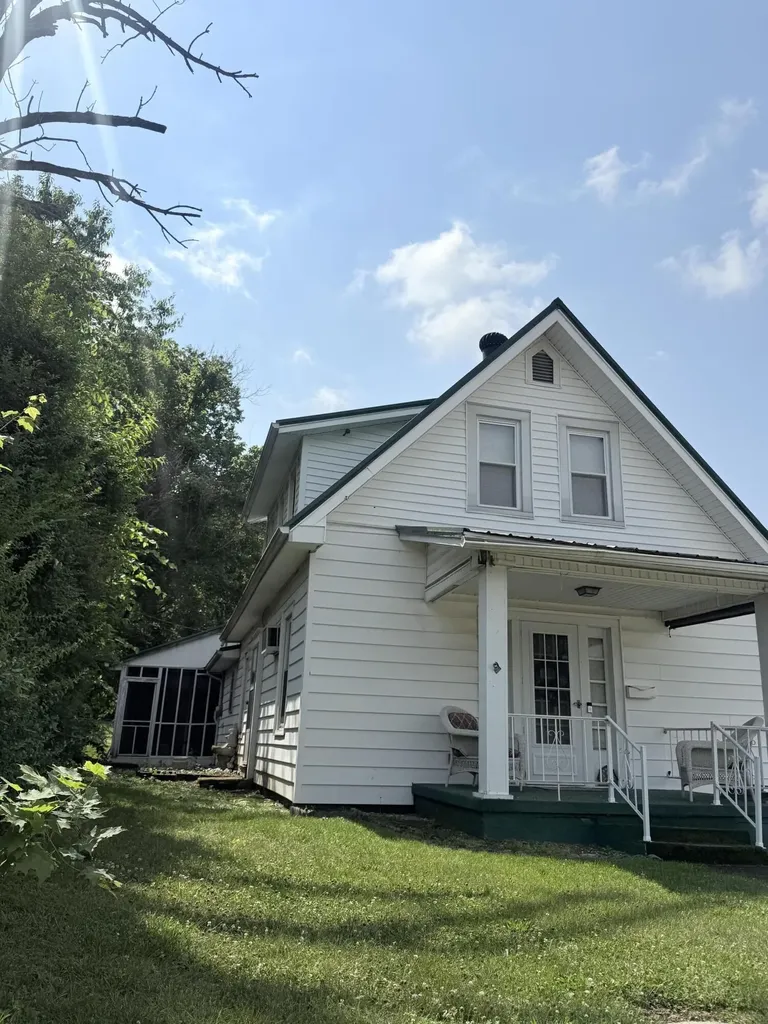 110 Estill Avenue Irvine KY 40336