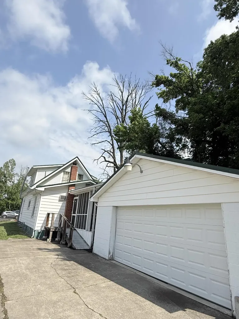 110 Estill Avenue Irvine KY 40336