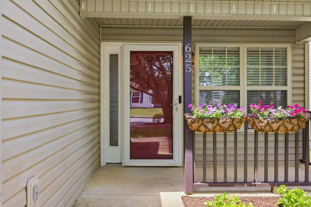 625 Hugging Bear Drive Lexington KY 40509