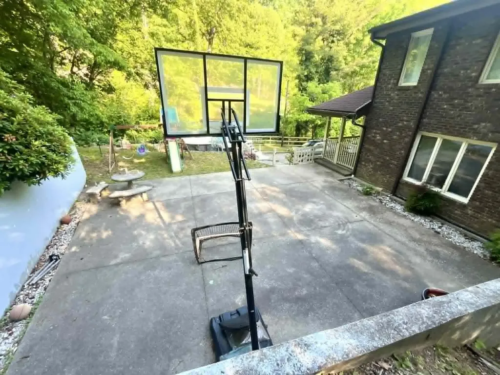 744 Woodland Hills Harlan KY 40831