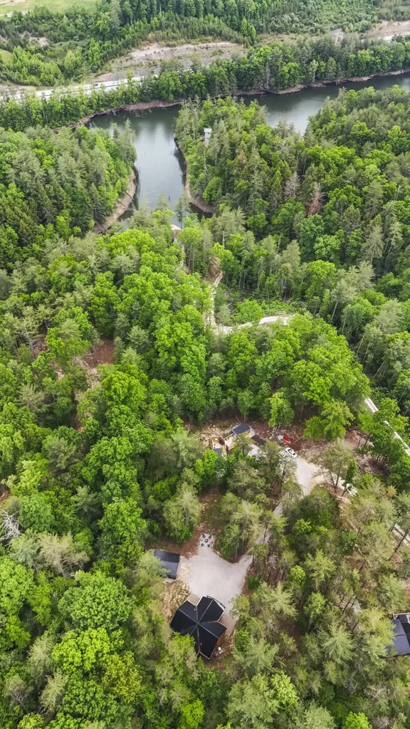47 Wolfe Lake Spur Road Campton KY 41301