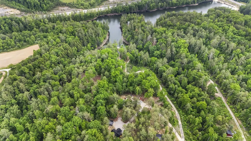 47 Wolfe Lake Spur Road Campton KY 41301