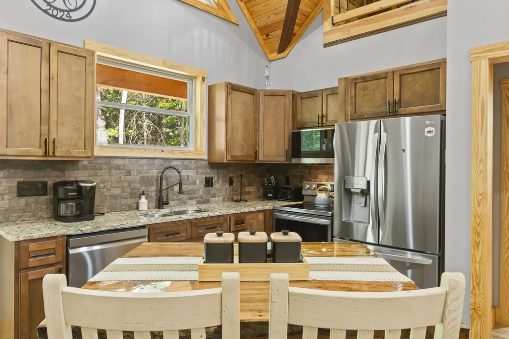 47 Wolfe Lake Spur Road Campton KY 41301
