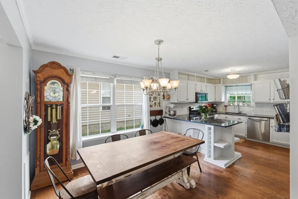 123 River Run Court Georgetown KY 40324