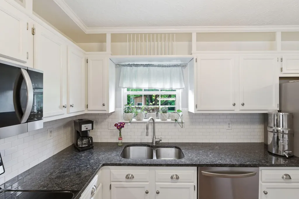 123 River Run Court Georgetown KY 40324