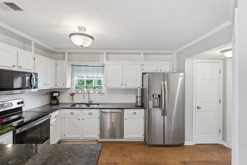 123 River Run Court Georgetown KY 40324