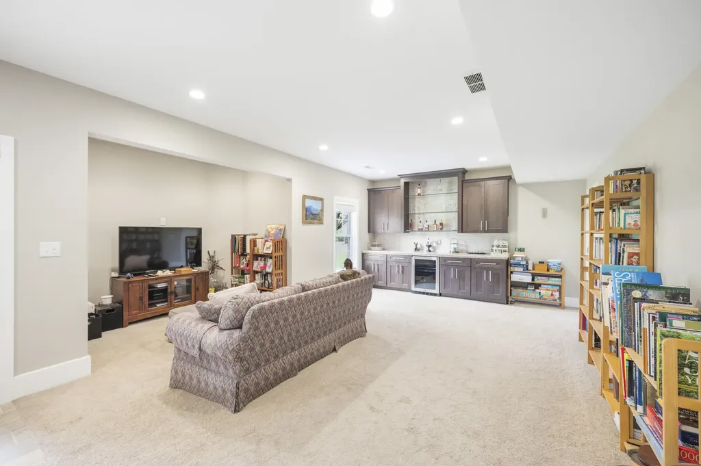 137 Inverness Drive Georgetown KY 40324