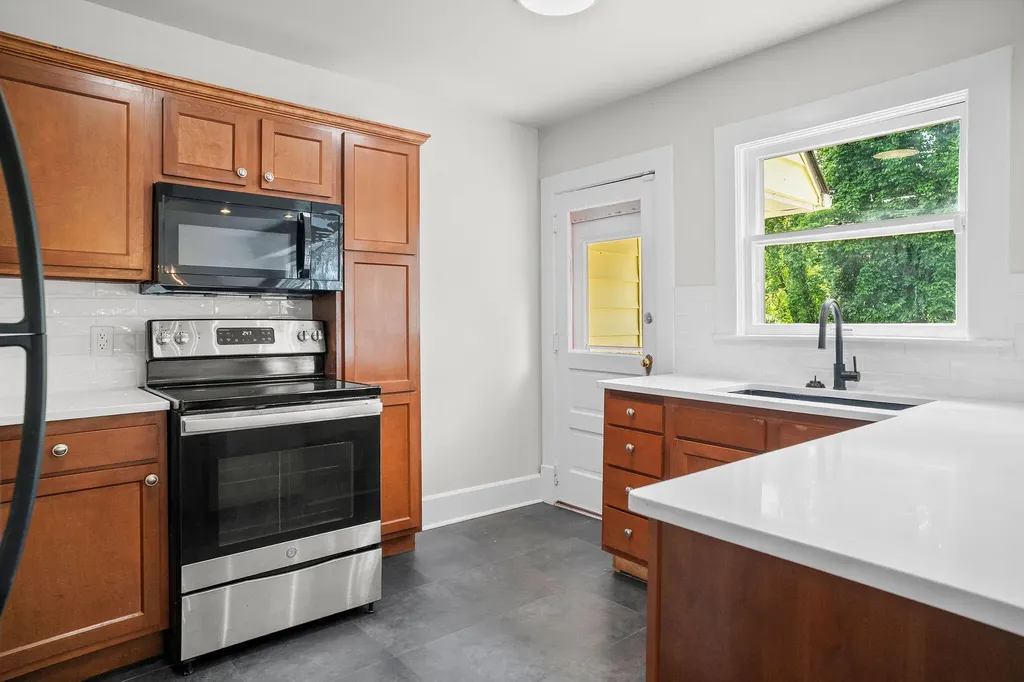129 Delmont Drive Lexington KY 40504