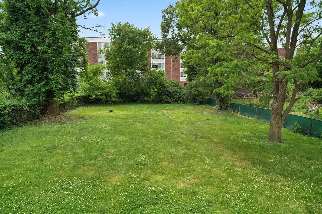 129 Delmont Drive Lexington KY 40504