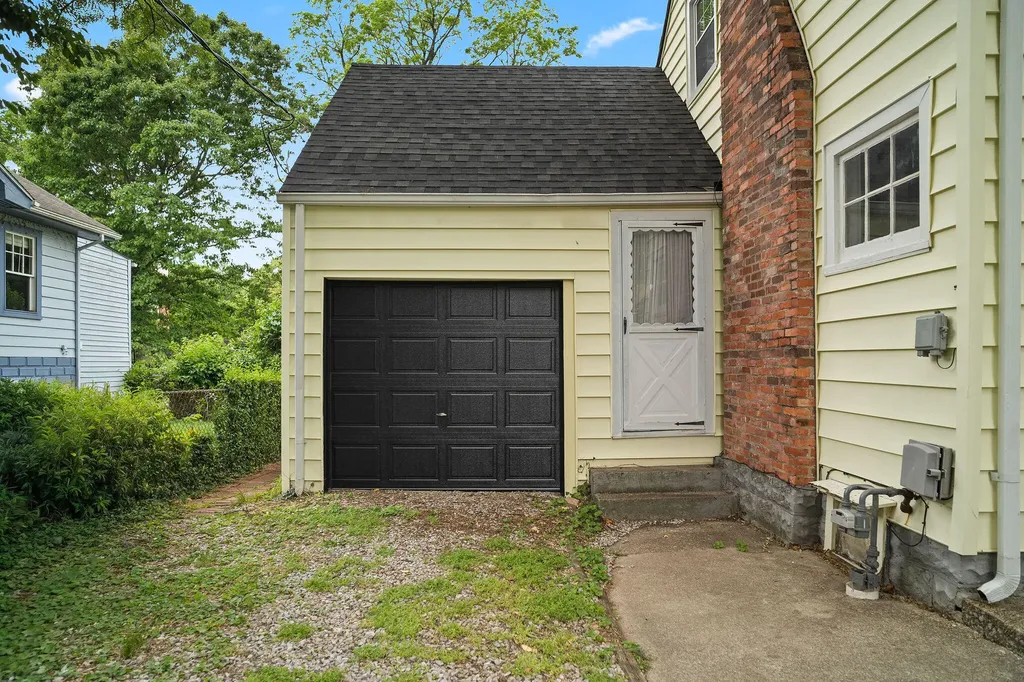 129 Delmont Drive Lexington KY 40504