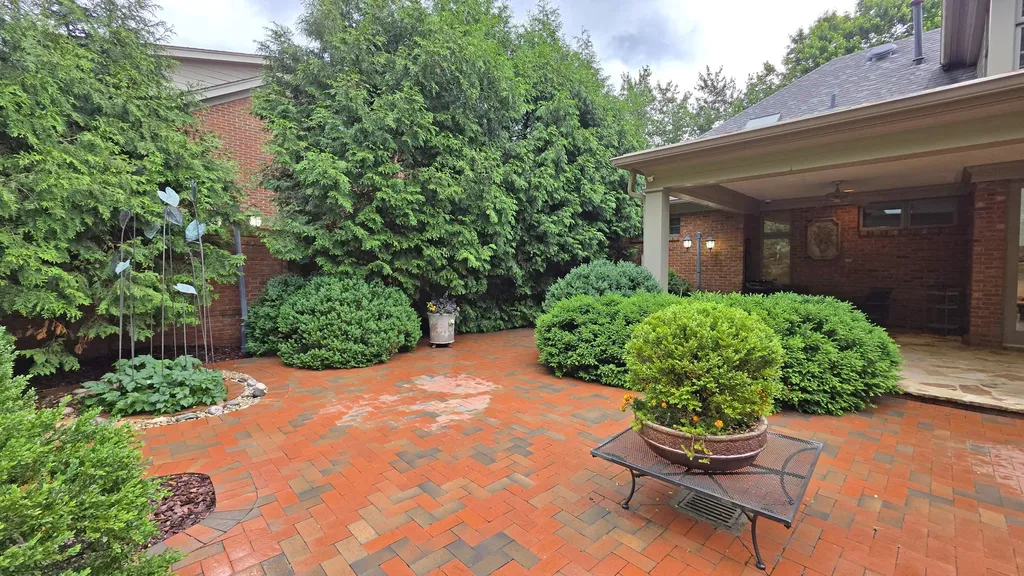 1815 Saint Ives Circle Lexington KY 40502