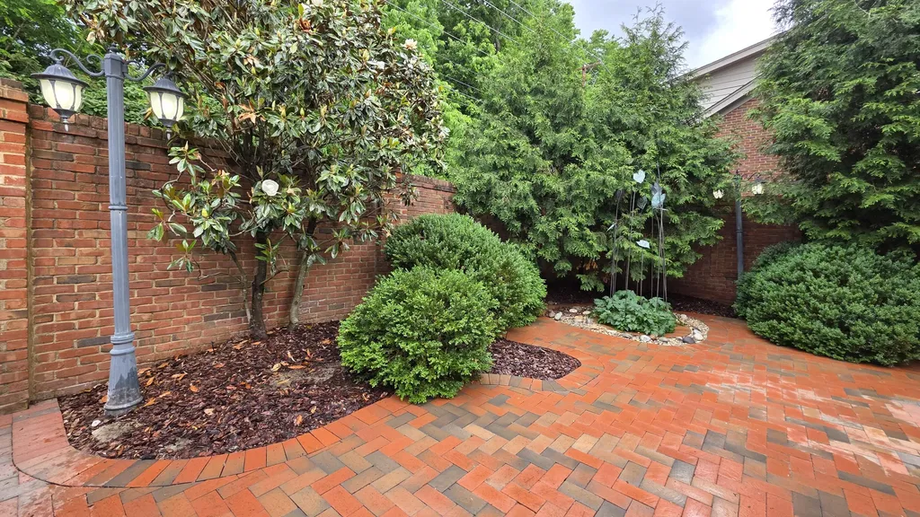 1815 Saint Ives Circle Lexington KY 40502
