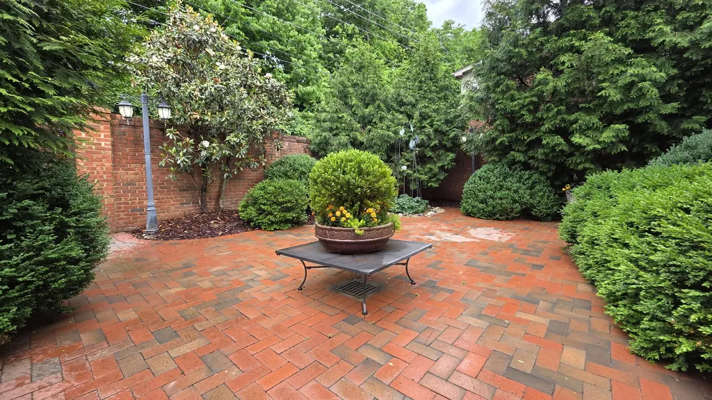 1815 Saint Ives Circle Lexington KY 40502