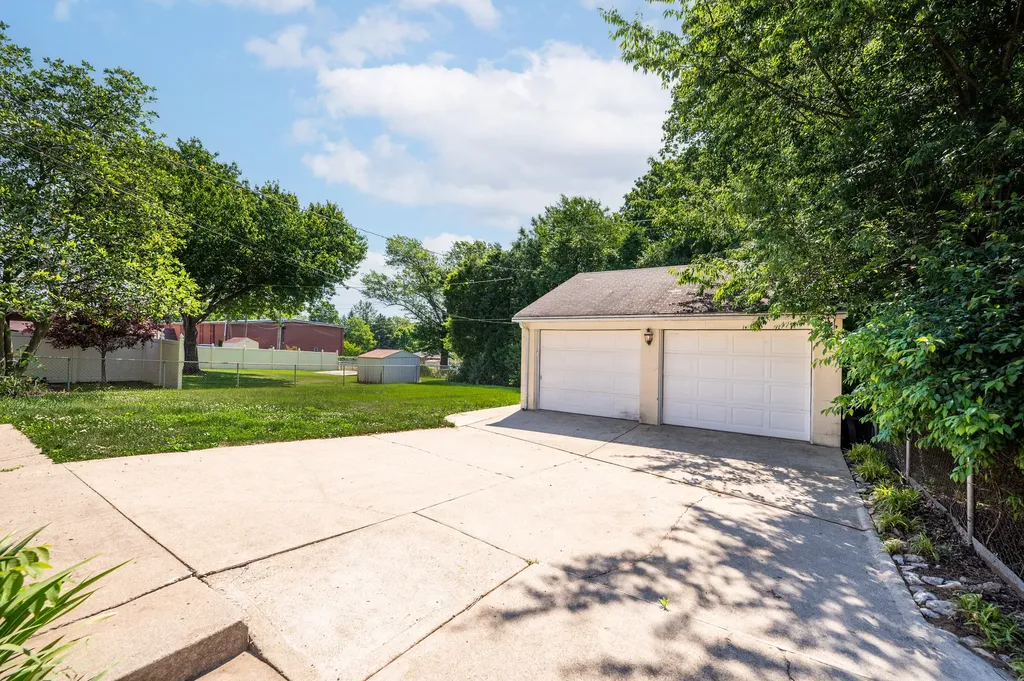 1946 Vicksburg Road Lexington KY 40504