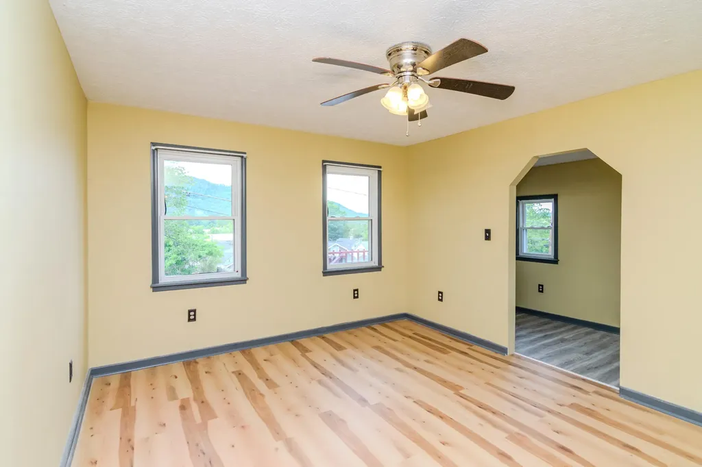 707 Poplar Street Ravenna KY 40472