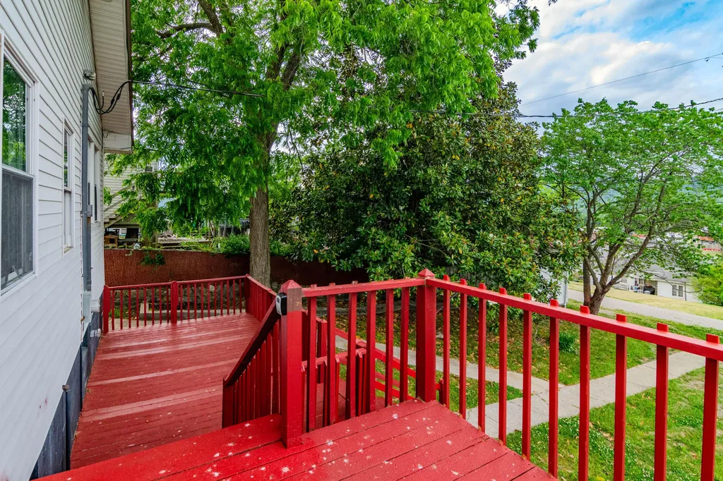 707 Poplar Street Ravenna KY 40472