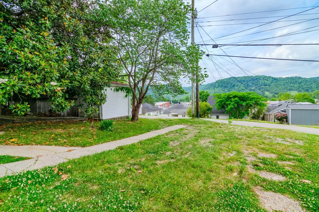 707 Poplar Street Ravenna KY 40472