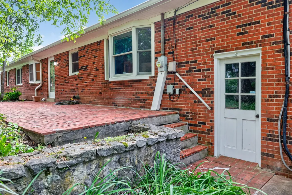 163 Juniper Drive Versailles KY 40383