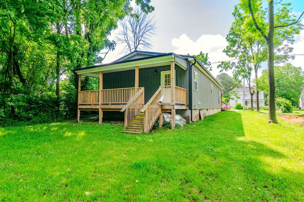 321 E Woodford Street Lawrenceburg KY 40342
