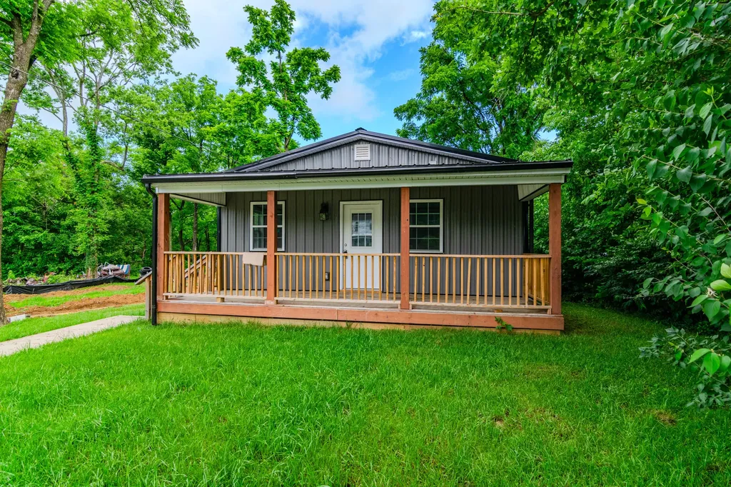 321 E Woodford Street Lawrenceburg KY 40342