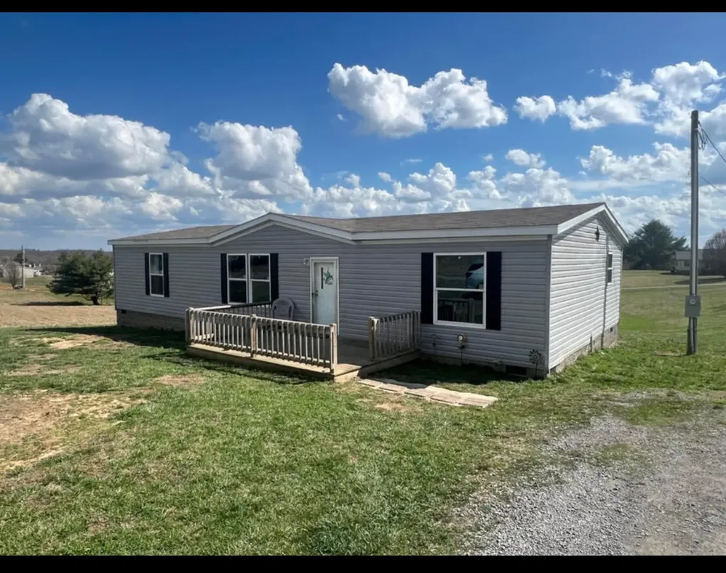 131 Lawless Lane Jamestown KY 42629