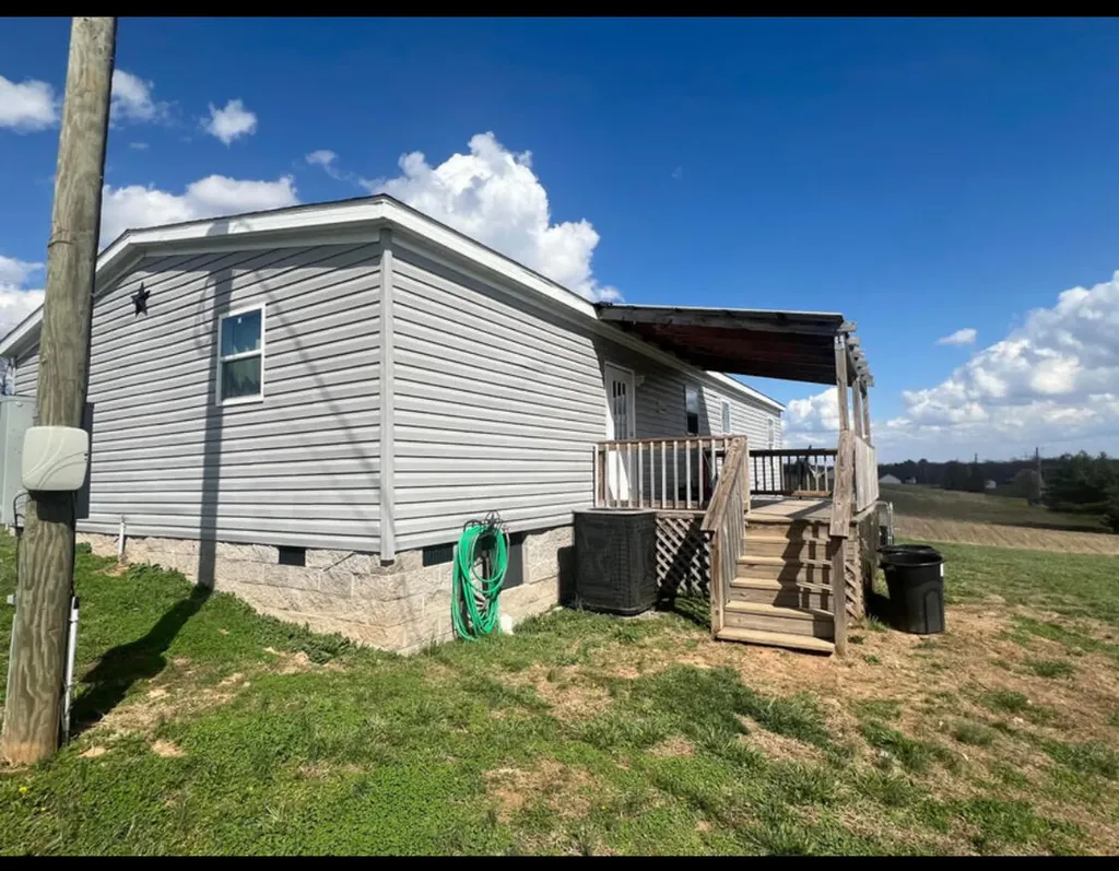 131 Lawless Lane Jamestown KY 42629