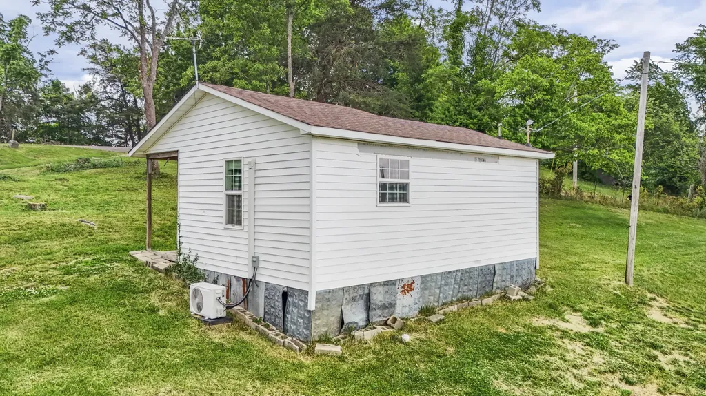 12251 Climax Road Mckee KY 40447