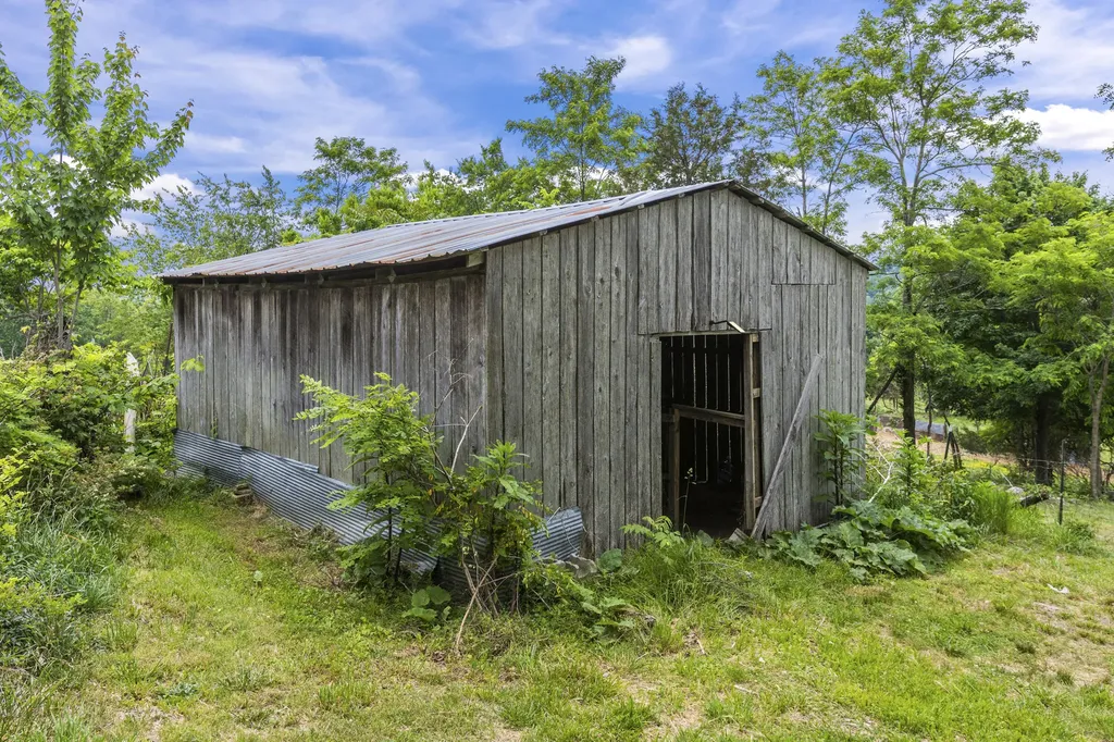 12251 Climax Road Mckee KY 40447