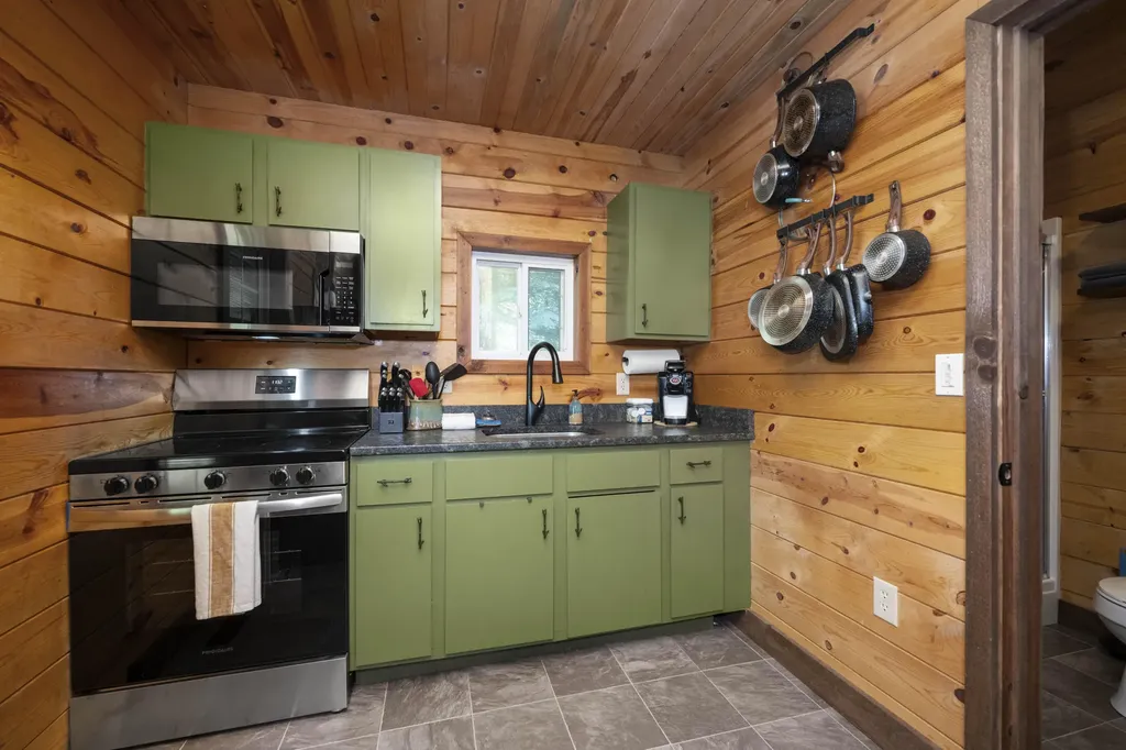 3556 Right Fork Fixer Road Zoe KY 41397