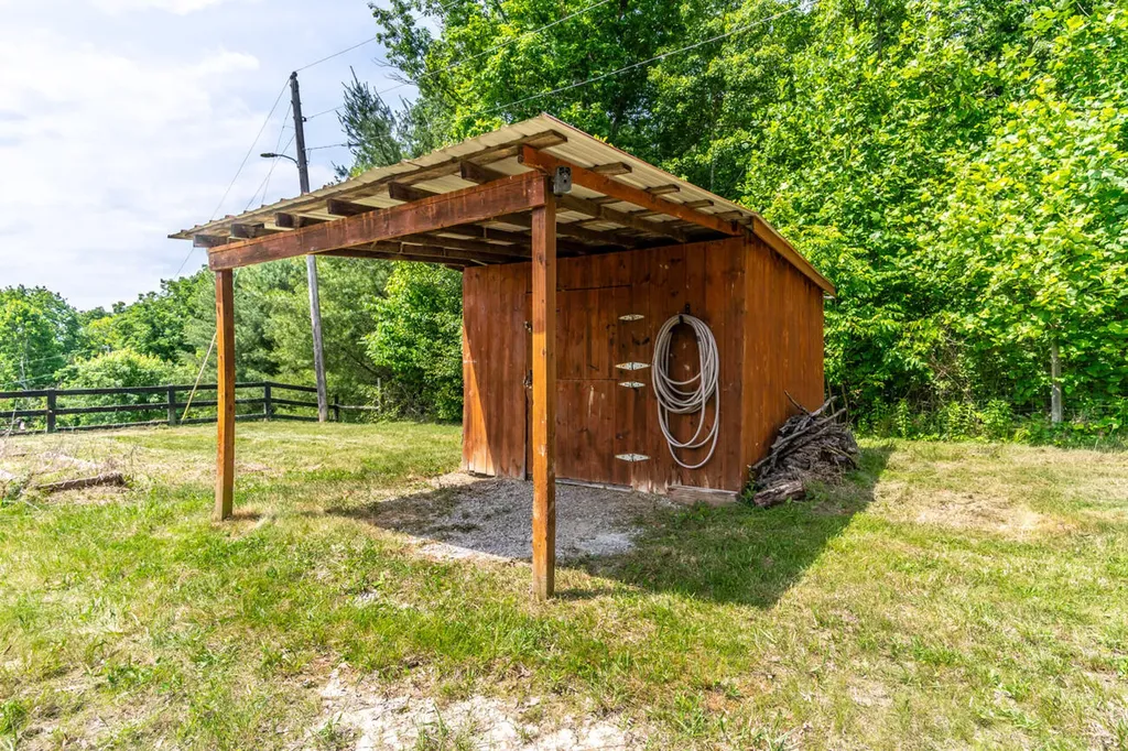 3052 Gravel Lick Branch Road Berea KY 40403