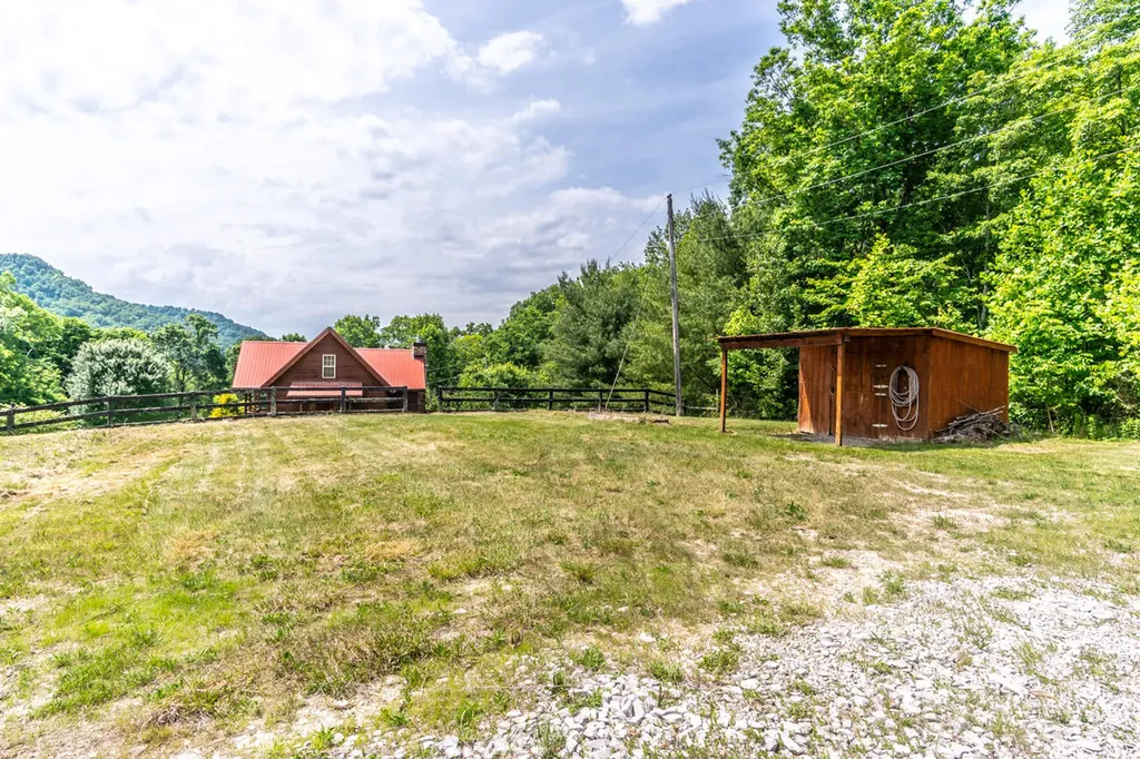 3052 Gravel Lick Branch Road Berea KY 40403