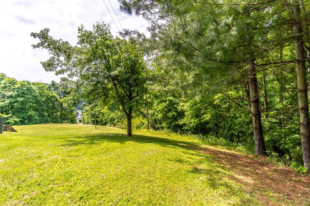 3052 Gravel Lick Branch Road Berea KY 40403
