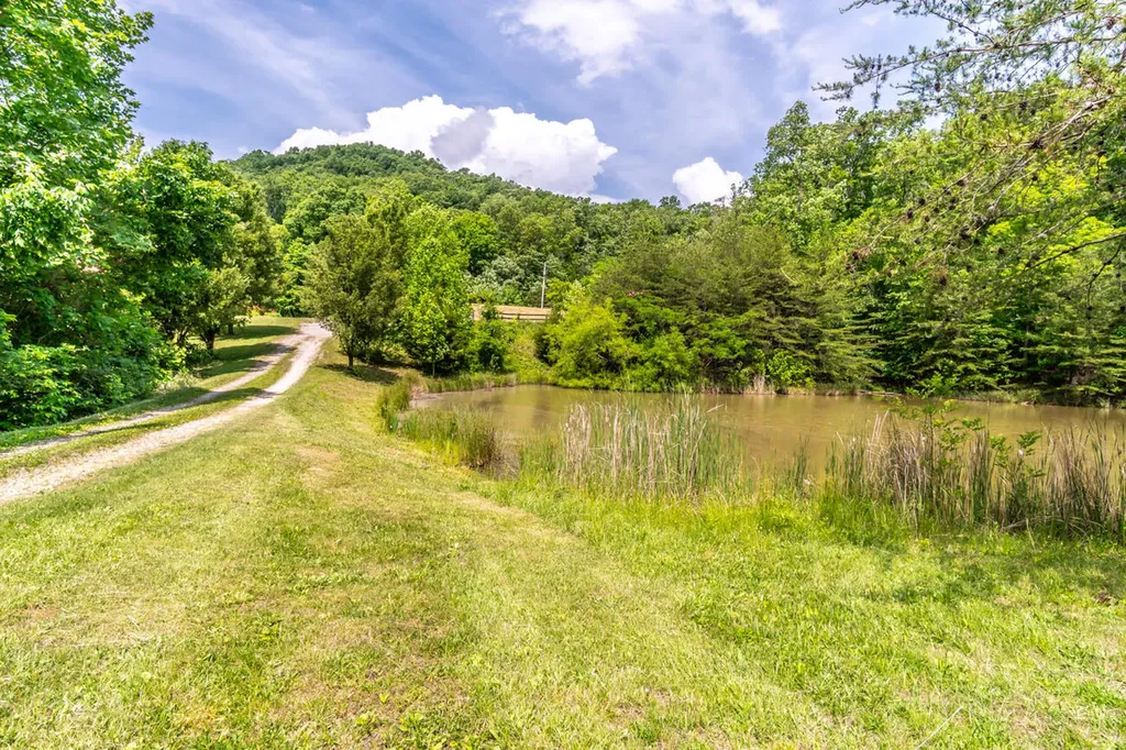 3052 Gravel Lick Branch Road Berea KY 40403
